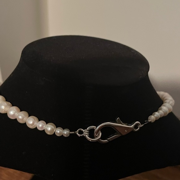 Pearl necklace with beautiful crystal pendants in a rose shape - Picture 7 of 7